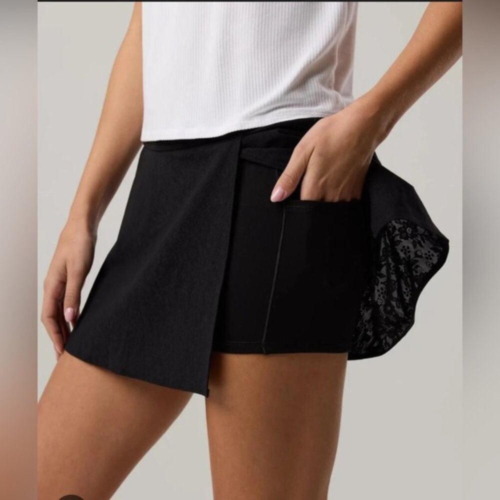 Offline by Aerie Real Lace Mini Skort Size Medium
